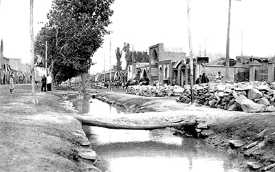 نمایی از نهر نادری در پایین خیابان (دوره قاجار) 